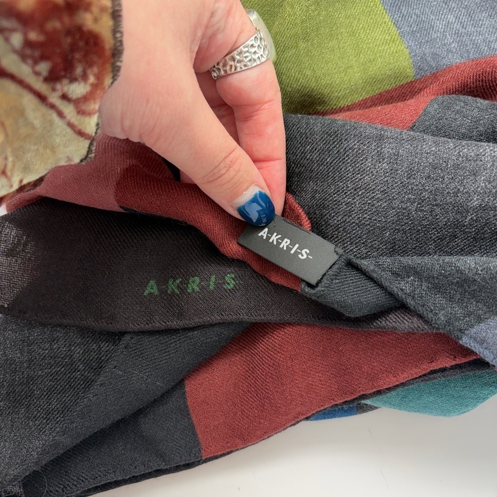Akris Multicolor Patterned Cashmere Silk Blend Scarf. Large and Light Weight - Picture 8 of 10